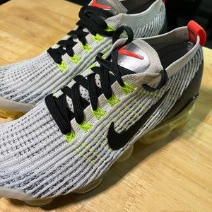 Nike Air Vapormax Flyknit 3 women /kid 7.5 Vast white/Black…green